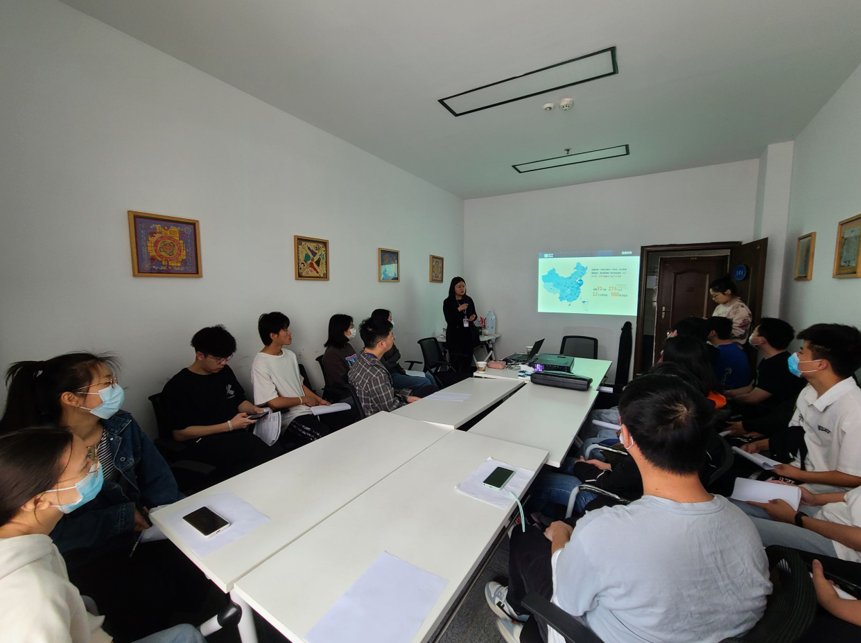 雷竞技组织开展专场宣讲面试会